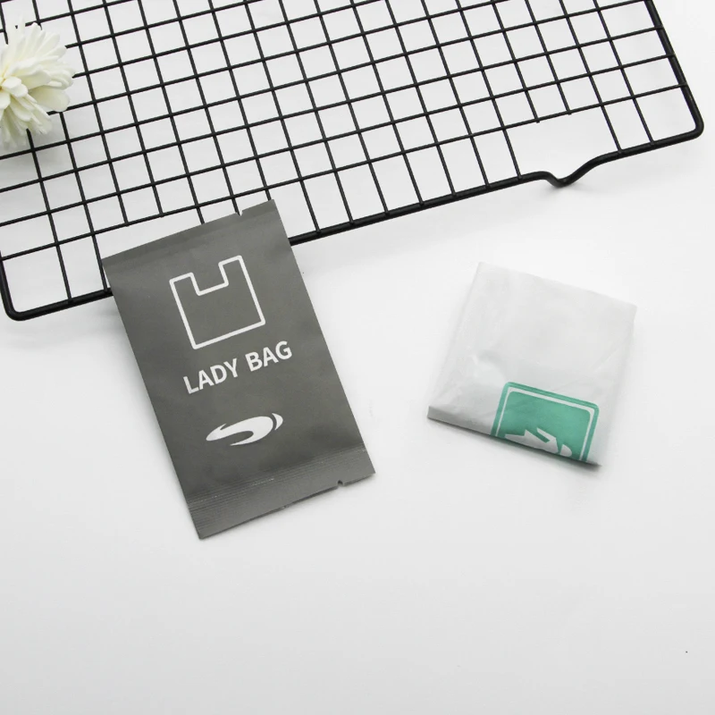 Ensemble d'articles de toilette miniatures personnalisables pour chambre d'hôtel de la marque de luxe Tourel : shampoing et gel douche, écologique, certifié ISO, jetable