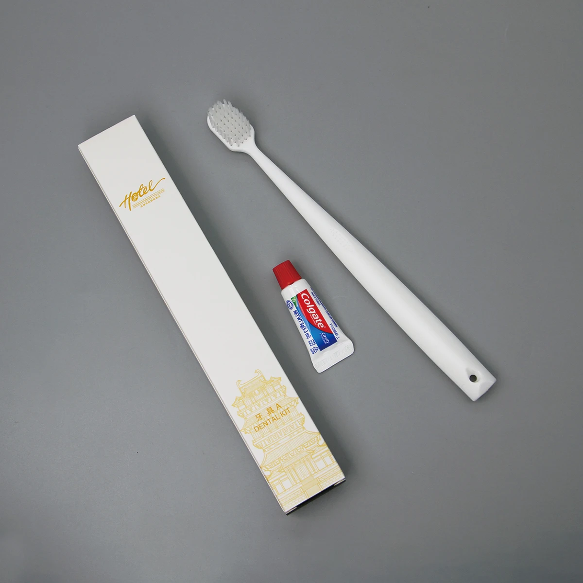 Kit de luxe 5 étoiles pour hôtel : distributeur de savon, chaussons, cosmétiques et produits secs, ensemble d'articles de toilette et d'accessoires de salle de bain pour hôtel
