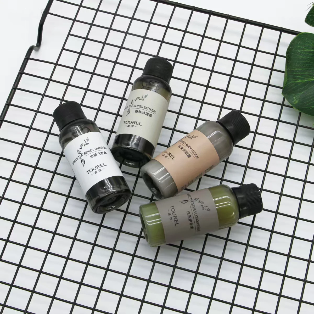Flacon de 30 g de mini shampoing et après-shampoing pour salle de bain d'hôtel, lotion pour le corps et gel douche pour hôtels et spas