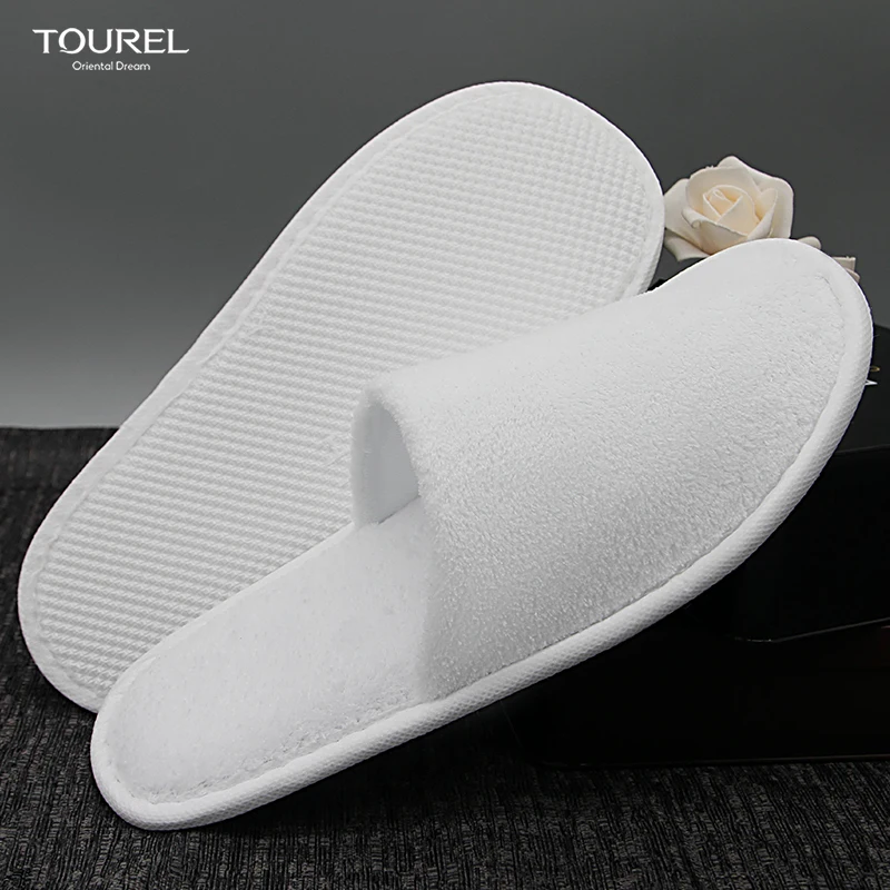 Gold Embroidery Logo Hotel Slipper 100% Cotton Coral Fleece Biodegradable Eco-friendly Close Toe Unisex Exclusive For Hotels