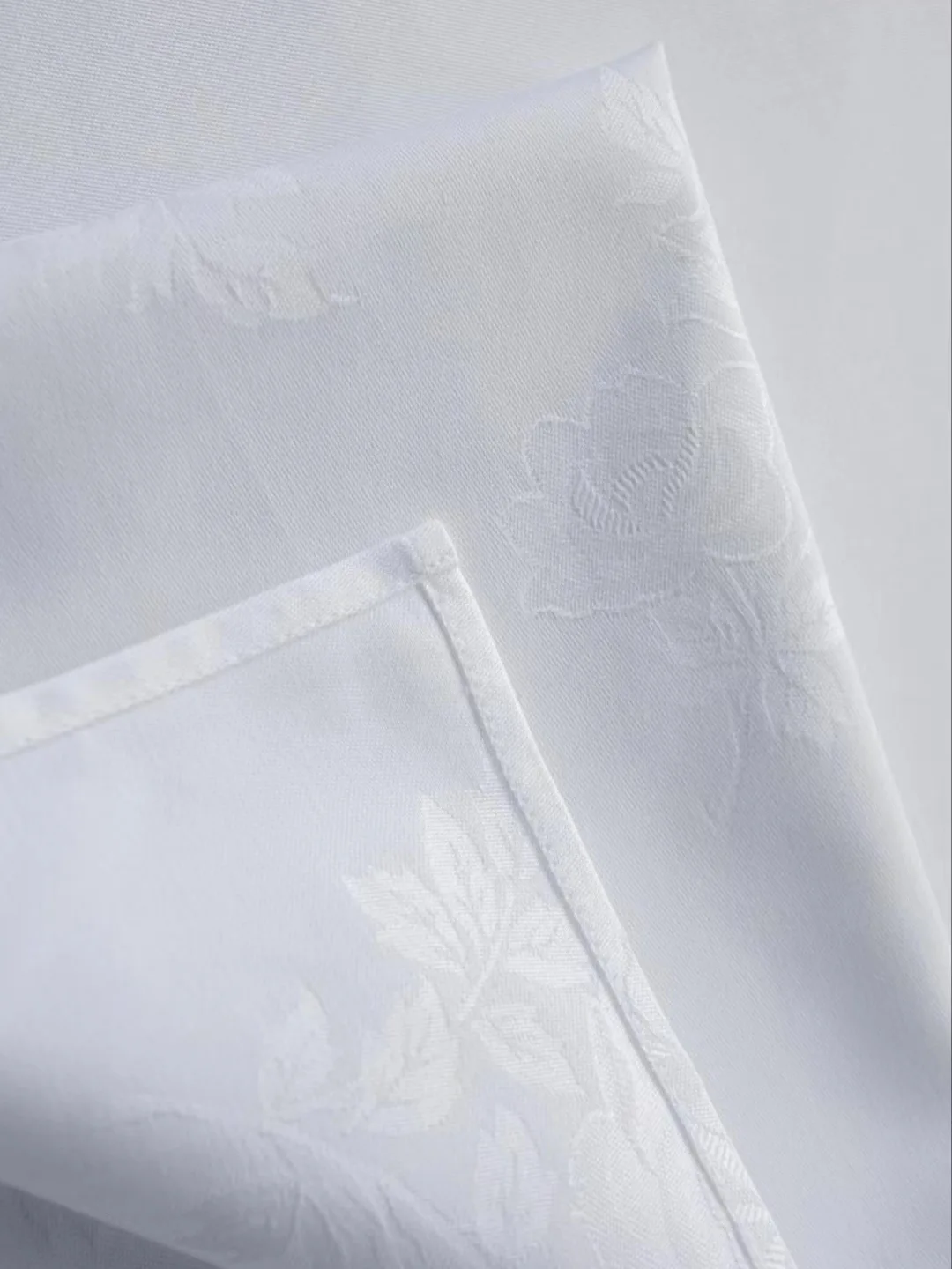 Custom Logo Jacquard Folding White Cotton Hotel Napkin Cloth Soft Absorbent Colored Disposable Dinner Napkins Luxury Restaurant