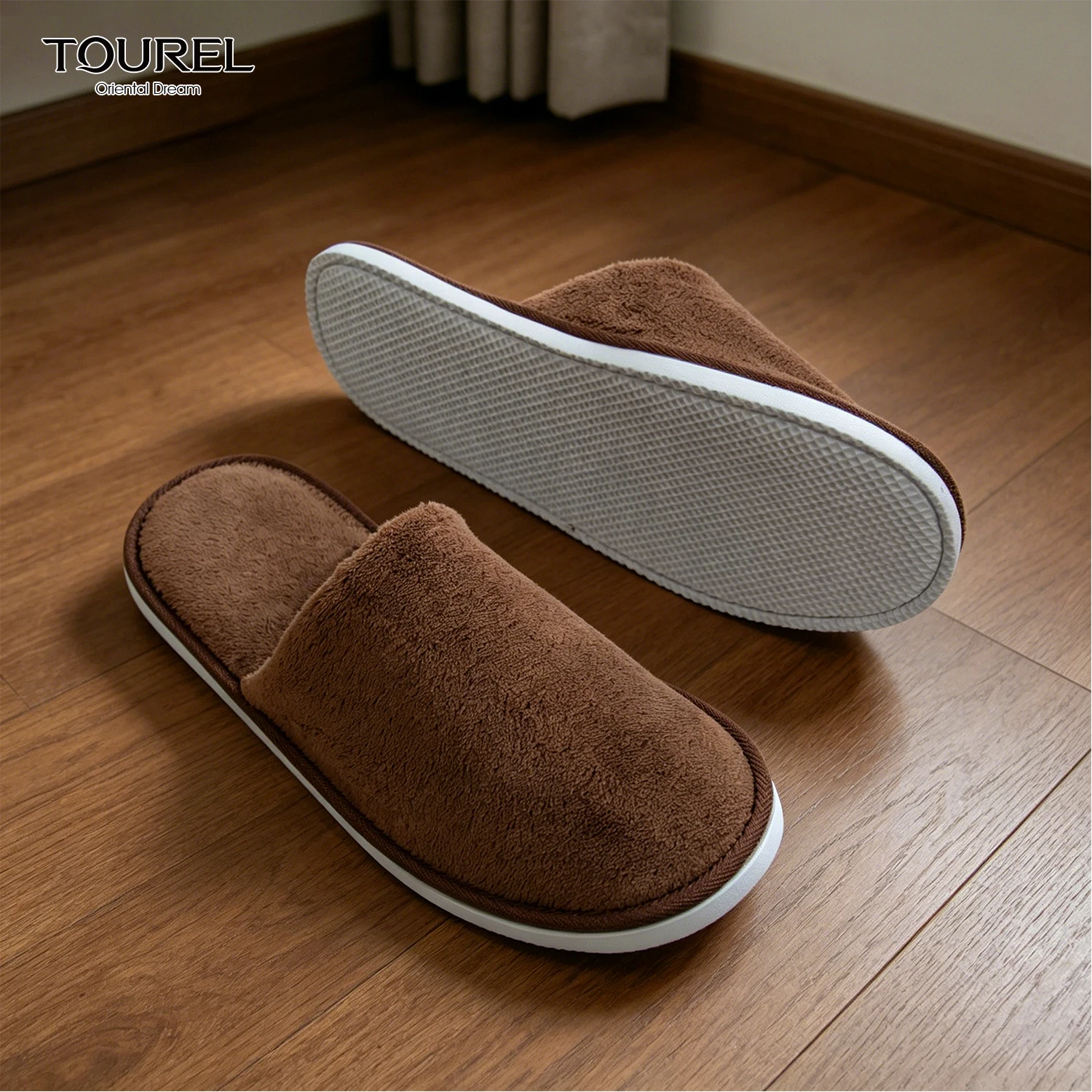 Chaussons de luxe pour invités, souples et confortables, à bout fermé, avec logo personnalisé, articles d'hôtel jetables en molleton corail pour hôtel 5 étoiles