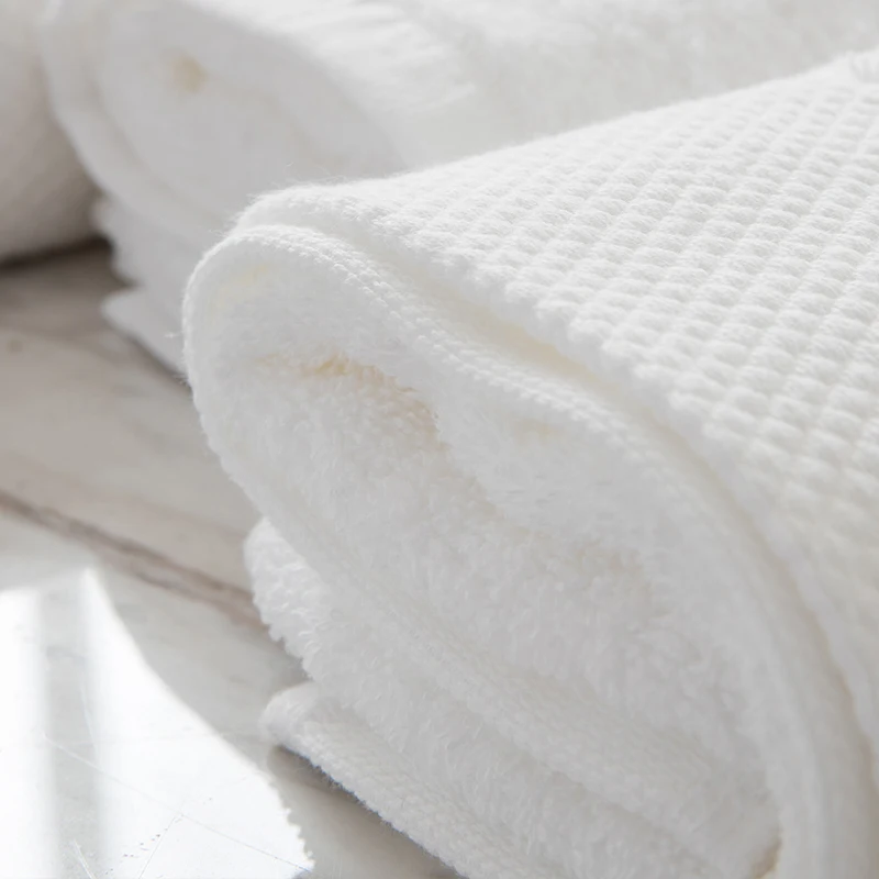 Ensemble de serviettes de bain d'hôtel 100 % coton 70x140 cm, cadeau populaire à motif brodé - Draps décoratifs gris Inde en lin de haute qualité
